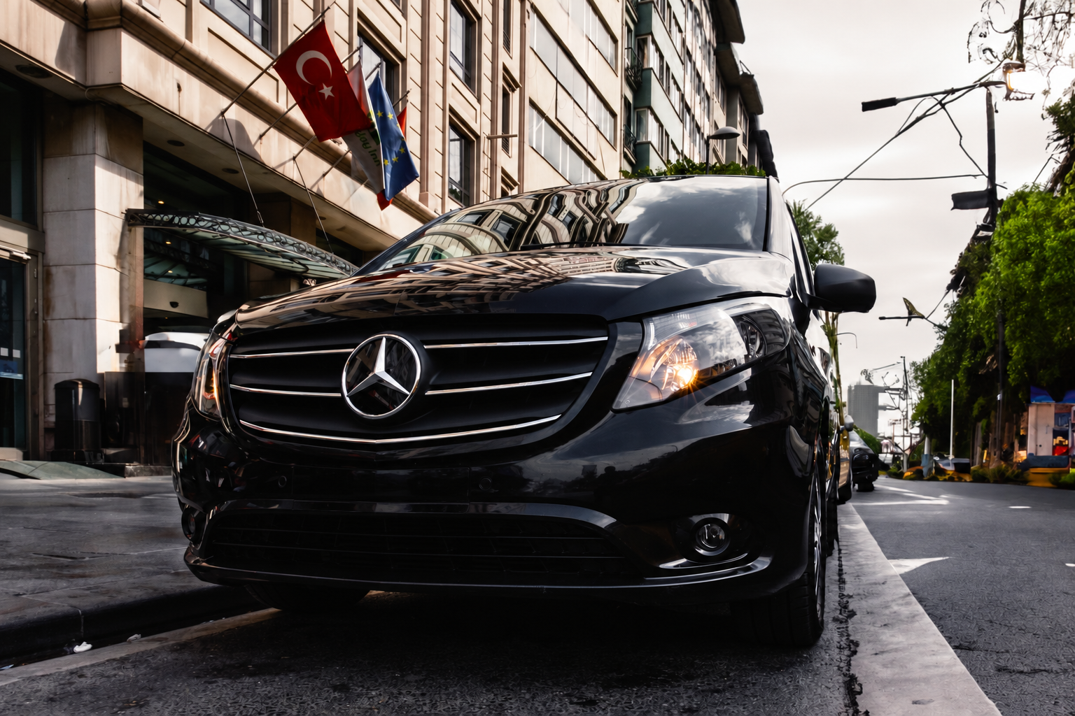 Black Mercedes-Benz Vito transfer vehicle outside a hotel